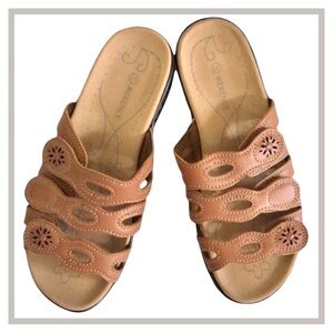 Mercer Leather Slide Natural Color Scroll Cutouts NWOT Brand New!